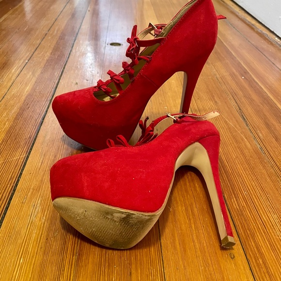 Classic red stilettos 👠 - Picture 2 of 6